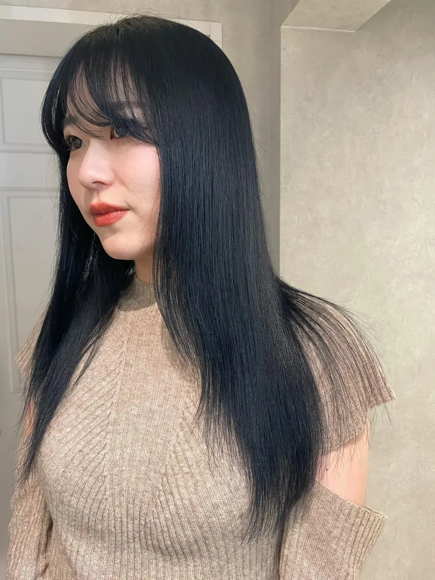 ロング カラー 黒髪 ネイビーカラー ヘアカラー ナチュラル透明感🌱 小山美樹子のヘアスタイル