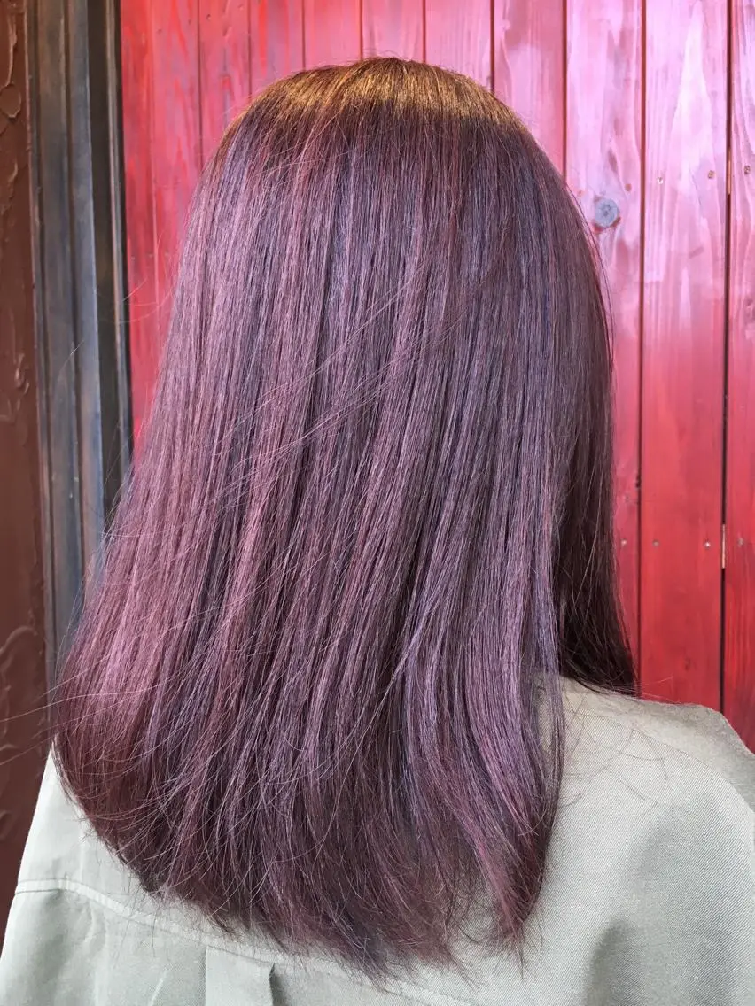 セミロング カラー ブリーチ イルミナカラー ブリーチなしカラー バイオレットカラー plaatje 義見のヘアスタイル