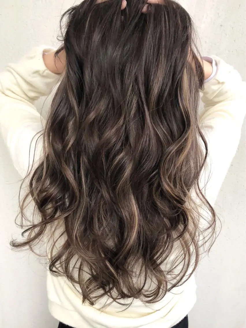 ロング カラー アッシュ ベージュカラー ハイライトカラー 3Dハイライト ハイライト 若杉 諒のヘアスタイル