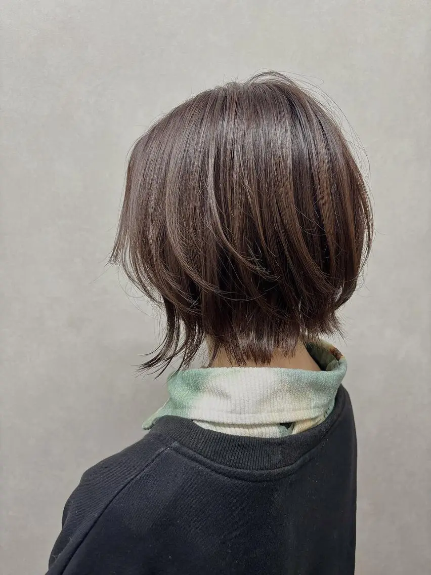 ショート カラー ショートボブ バレイヤージュ 黒髪 ブリーチ ブルーカラー カット ヘアカラー ROW 札幌のヘアスタイル