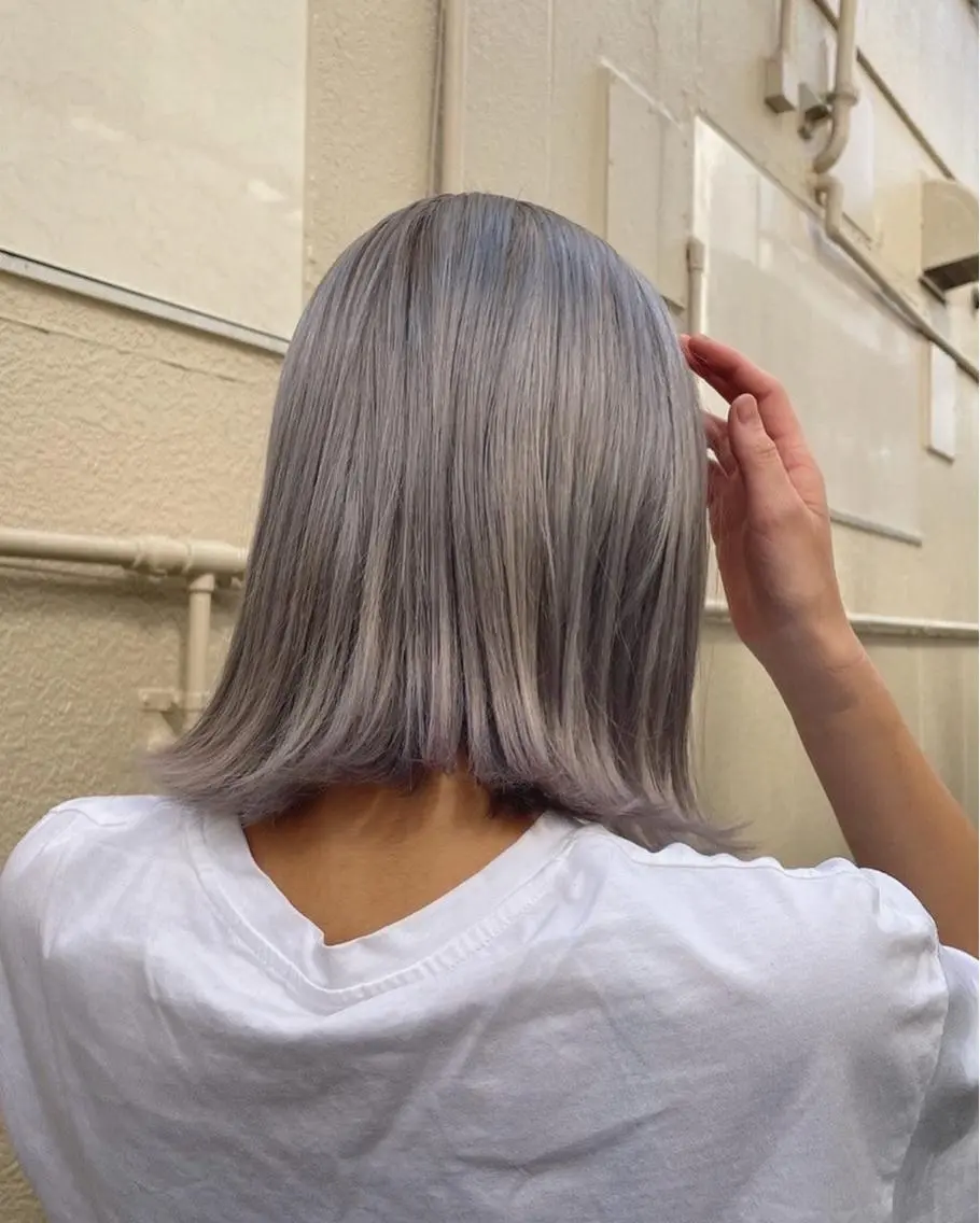 ミディアム アッシュ 前田 菜奈子のヘアスタイル