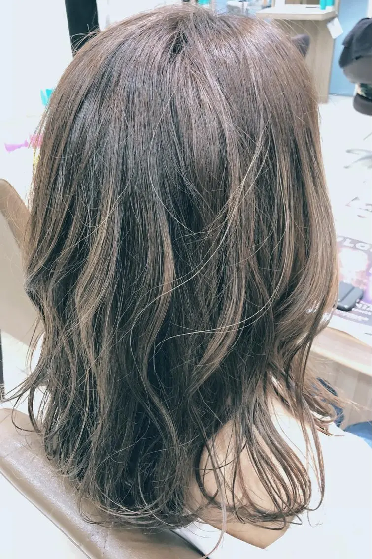 セミロング カラー ハイライトカラー ハイライト 産休中です。 🌹sayu🌹のヘアスタイル