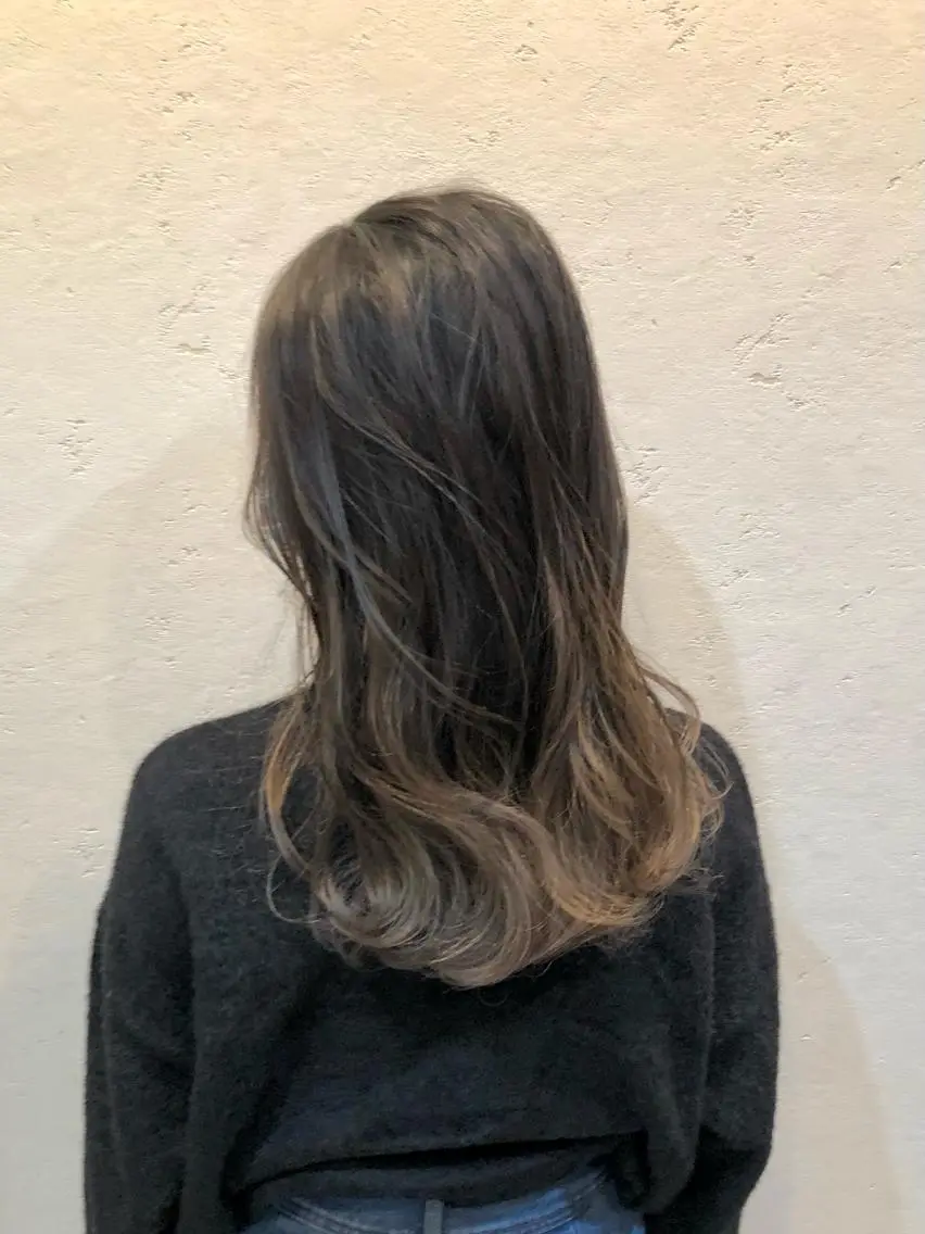 ミディアム カラー ヘアアレンジ バレイヤージュ ベージュカラー レイヤーカット ニュアンスカラー🫧 加納のヘアスタイル