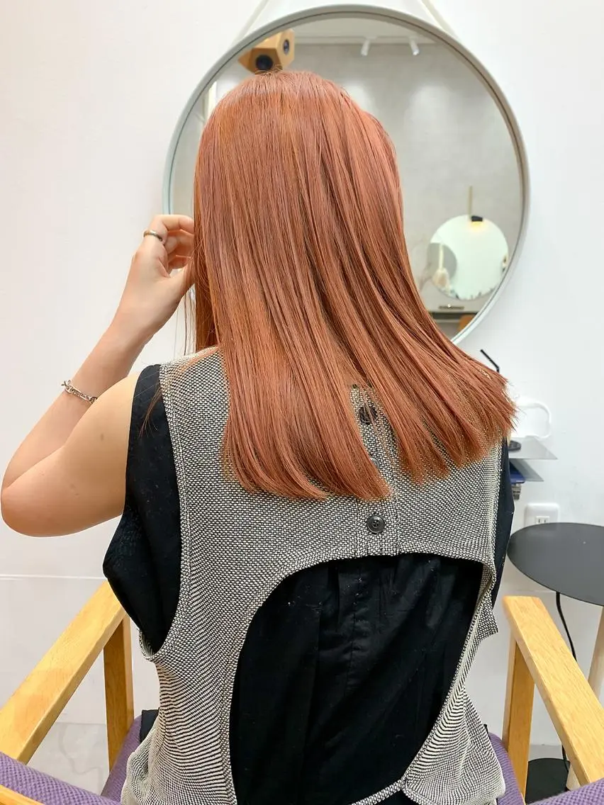 ロング カラー ブリーチ ケアブリーチ ハイトーンカラー ロング ダウンパーマ 【sity.ザイク】のヘアスタイル