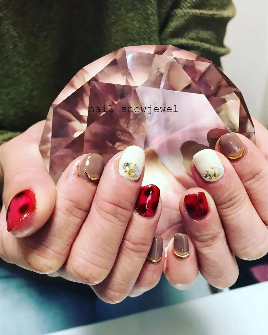 ネイル べっ甲ネイル 赤色 nail snowjewelのネイルデザイン