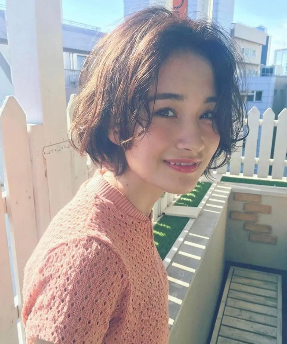 ショート 関 日葉里のヘアスタイル