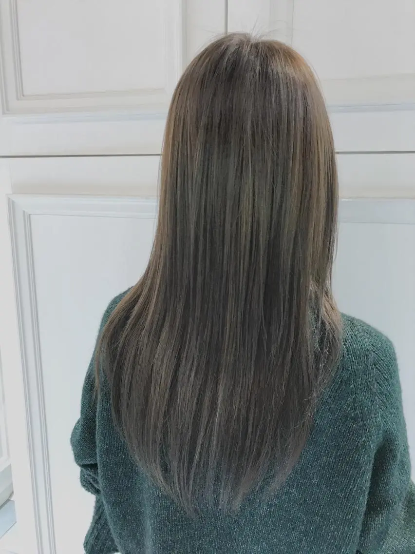 セミロング カラー グレージュ ヘアカラー Neolive caffのヘアスタイル