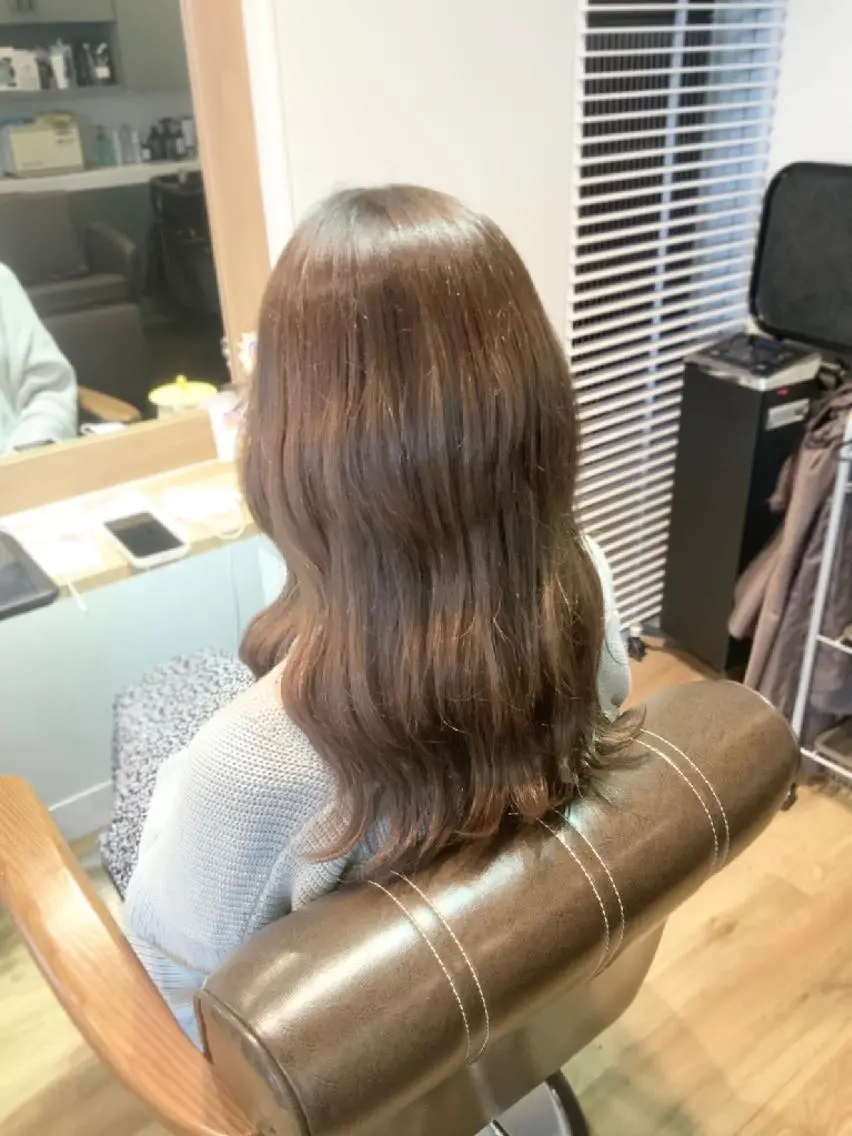 カラー ロング グレージュ ヘアカラー トリートメント 堀 望美のヘアスタイル