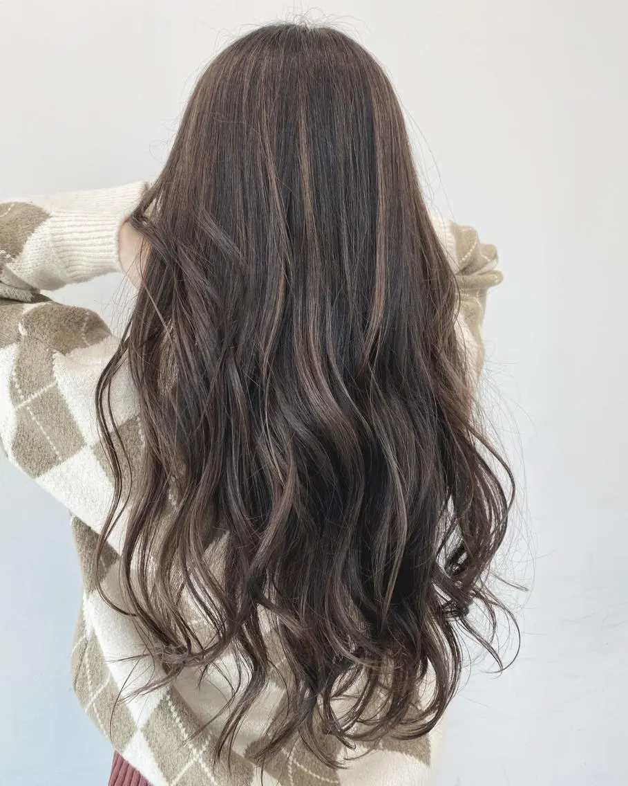 ロング カラー ヘアアレンジ バレイヤージュ グレージュ レイヤーカット 【公式】amble luxe池袋東口🩷のヘアスタイル
