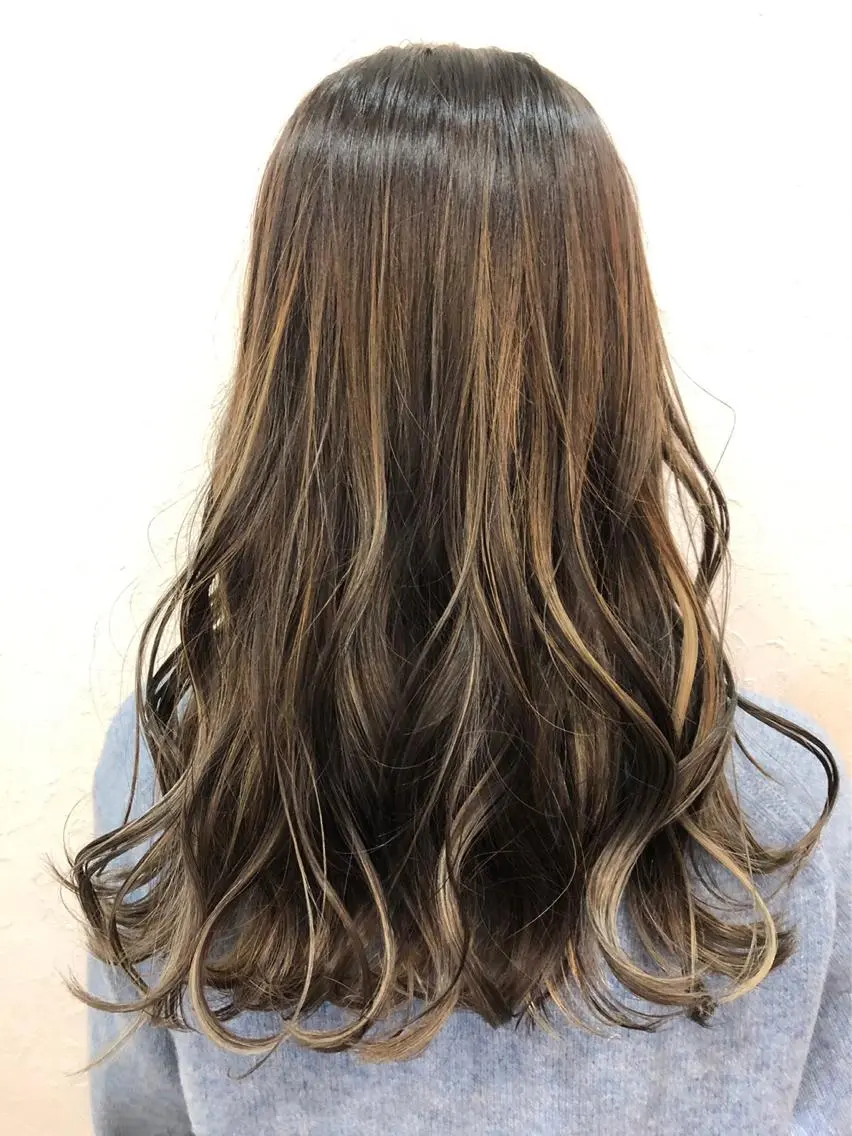ロング カラー ブリーチ グラデーションカラー ハイライトカラー ハイライト 佐野 智史のヘアスタイル