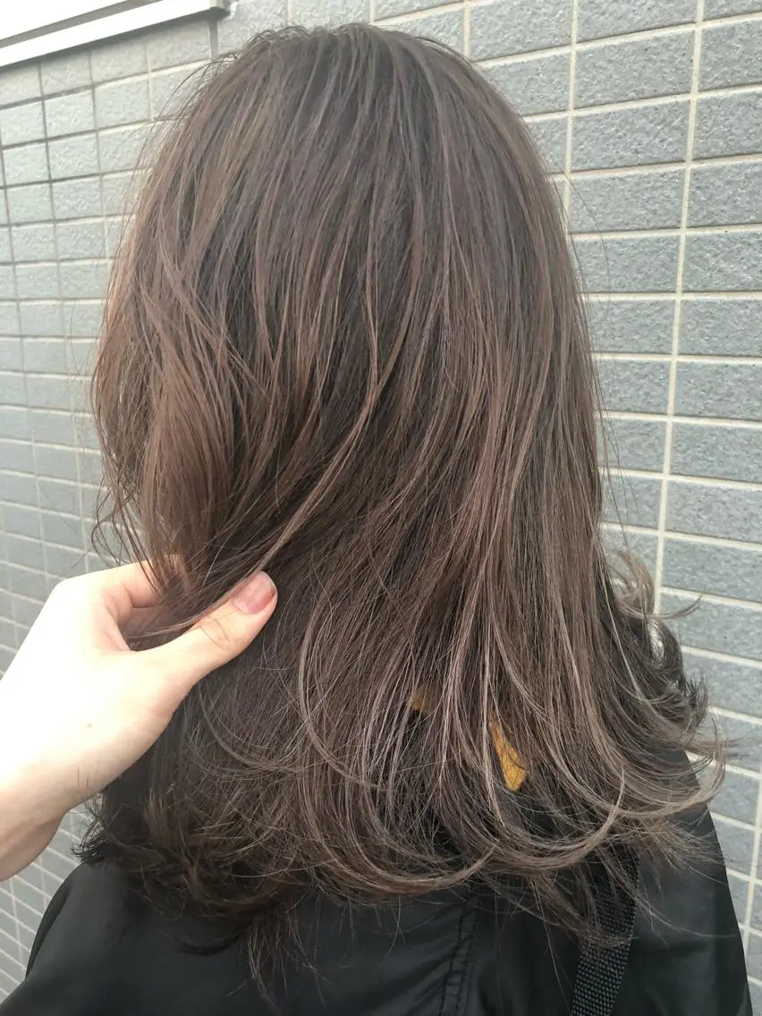 セミロング カラー ピンクカラー シルバー 似合わせ レイヤー須川のヘアスタイル