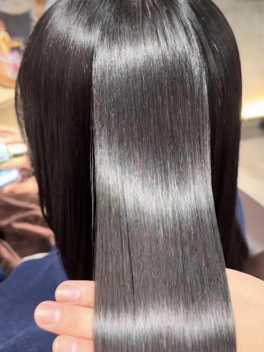 ミディアム 縮毛矯正 スタッフ1 アシスタントのヘアスタイル