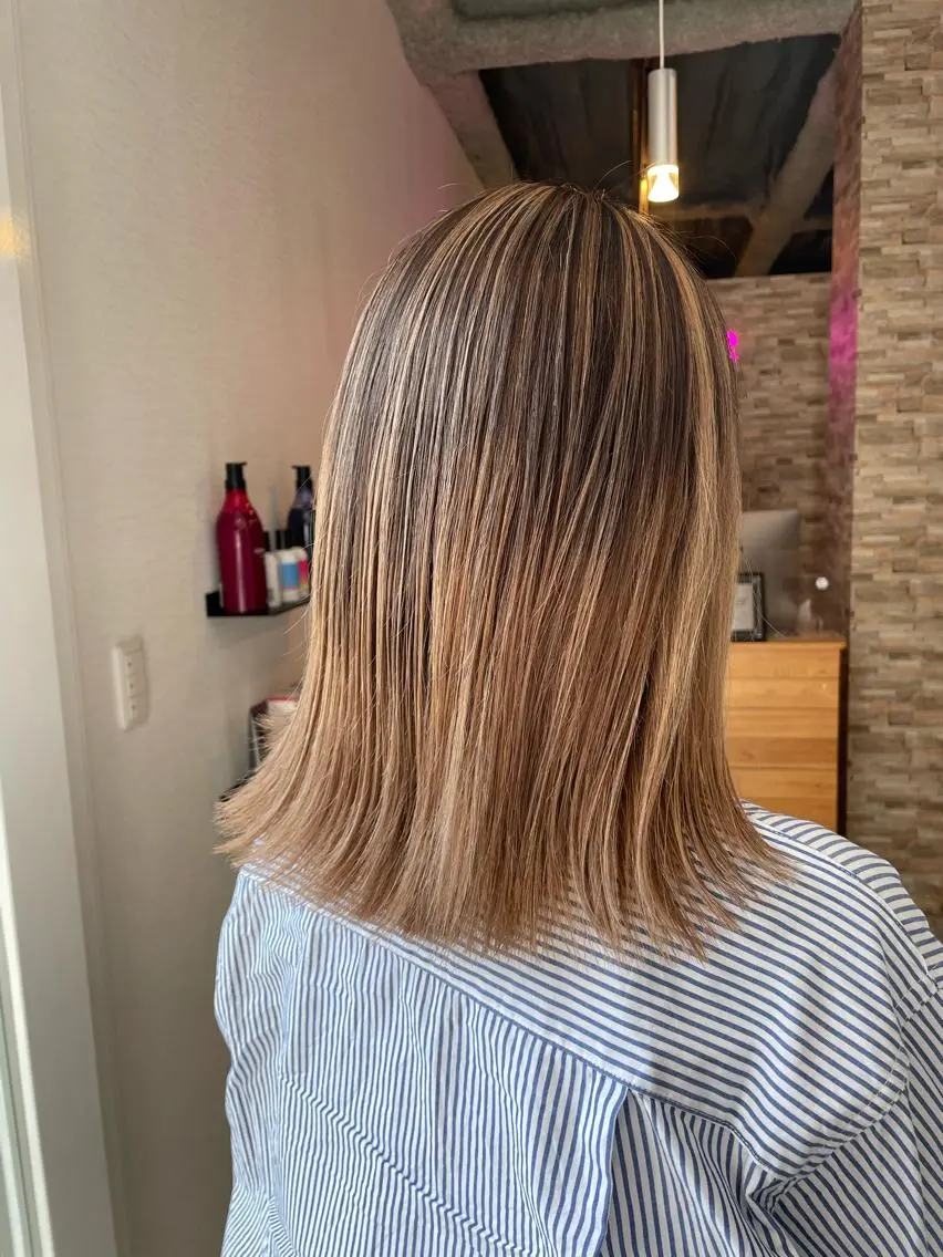 セミロング カラー バレイヤージュ ベージュカラー レイヤーカット ヘアカラー YUI/ ブリーチカラー🌷のヘアスタイル