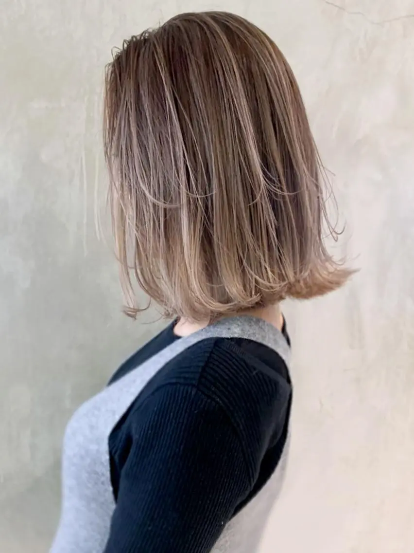 ミディアム カラー パーマ ヘアアレンジ ベージュカラー ペールベージュ ITbyALBUM 浦和店のヘアスタイル