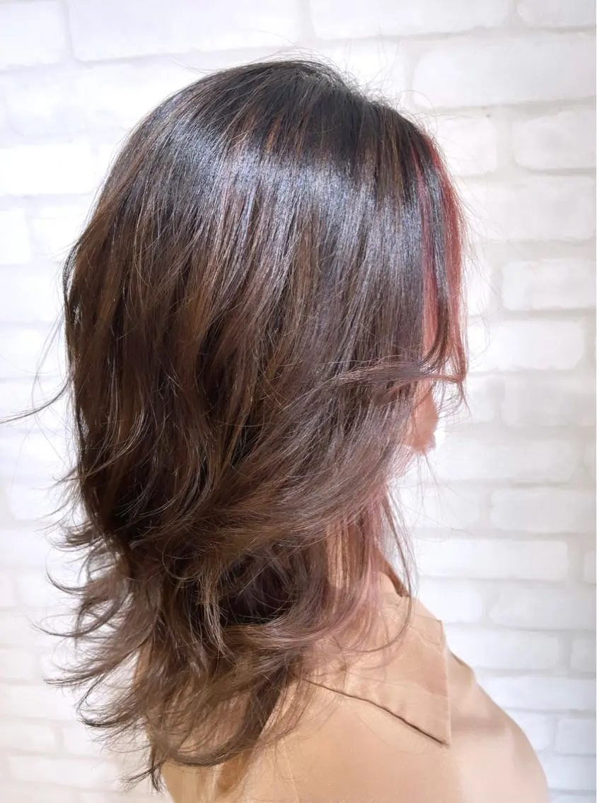 セミロング カラー ヘアアレンジ ミストバング ブリーチ  フェイスフレーミング ピンクカラー ANDIAMO SAKAE🍁楓のヘアスタイル