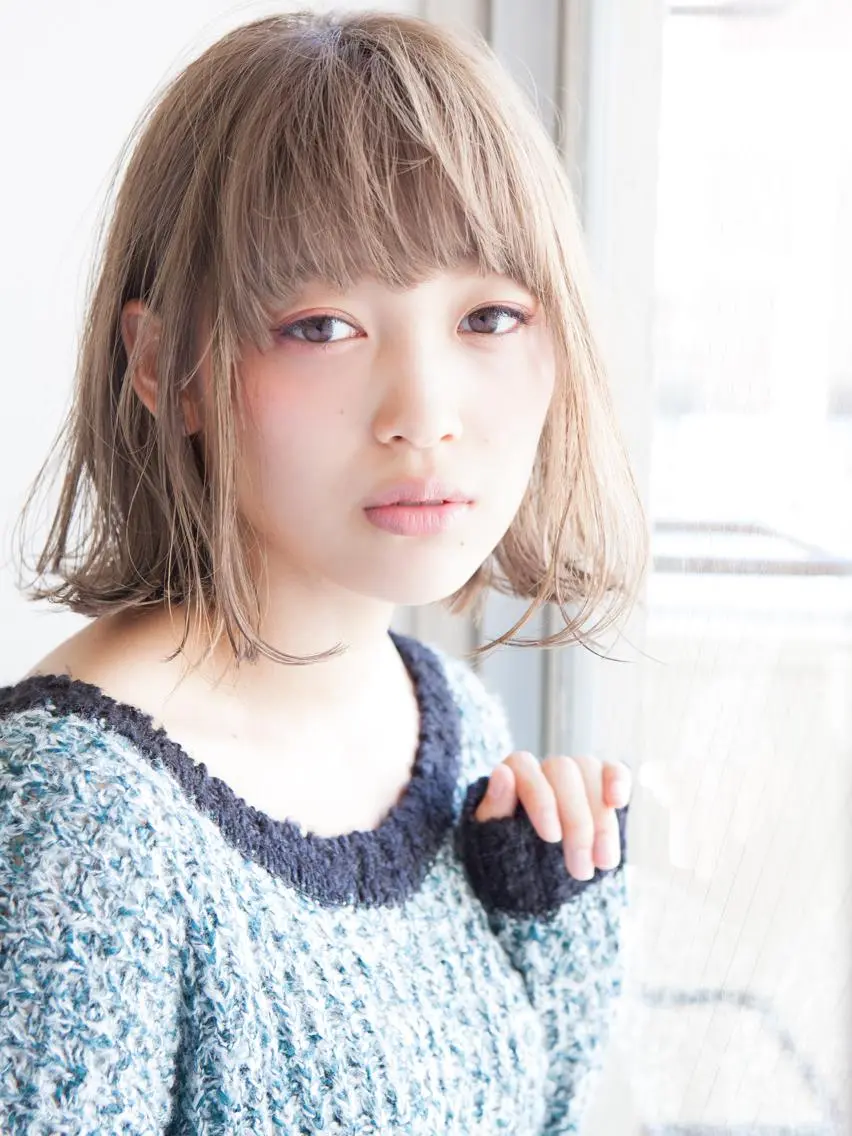 ショート カラー シースルーバング カット ヘアカラー トリートメント Livingu youのヘアスタイル