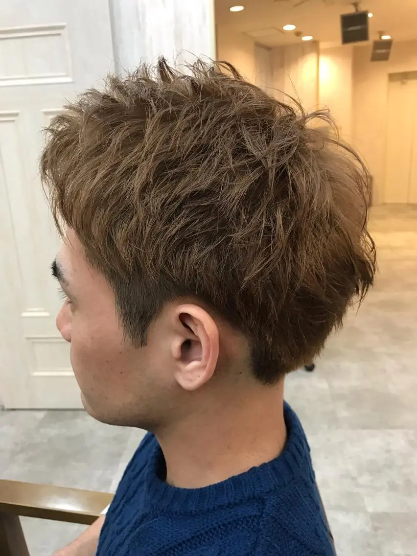 メンズ アップバング メンズブリーチ カット ヘアカラー トリートメント 【Zina札幌大通】 店長 福間 和也のヘアスタイル