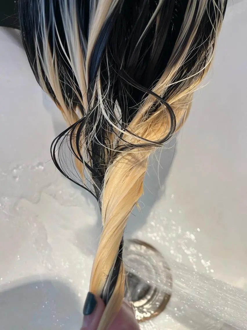 ロング カラー 抜きっぱなしブロンド ヘアカラー トリートメント 【代表】 辻龍樹のヘアスタイル