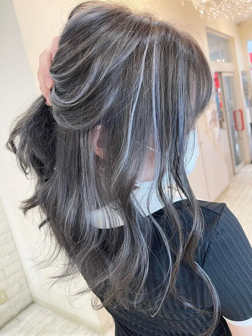 カラー ハイライトカラー シルバー 外国人風カラー かずくん🦩名古屋 ハイトーン/レイヤーのヘアスタイル