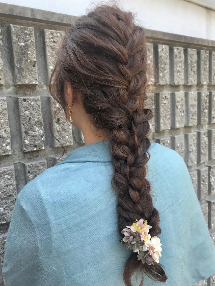 ロング ヘアアレンジ いけだ ひかり ハイライトくびれヘアのヘアスタイル