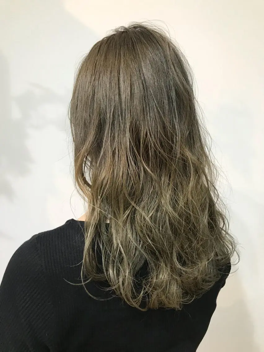 セミロング カラー ハイトーンカラー ヘアカラー トリートメント レイヤー/顔周り /AKARIのヘアスタイル