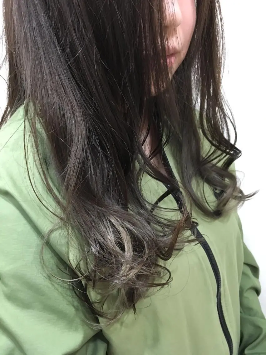 ロング カラー 縮毛矯正 トリートメント 白髪ぼかしハイライト 柳川拓哉のヘアスタイル