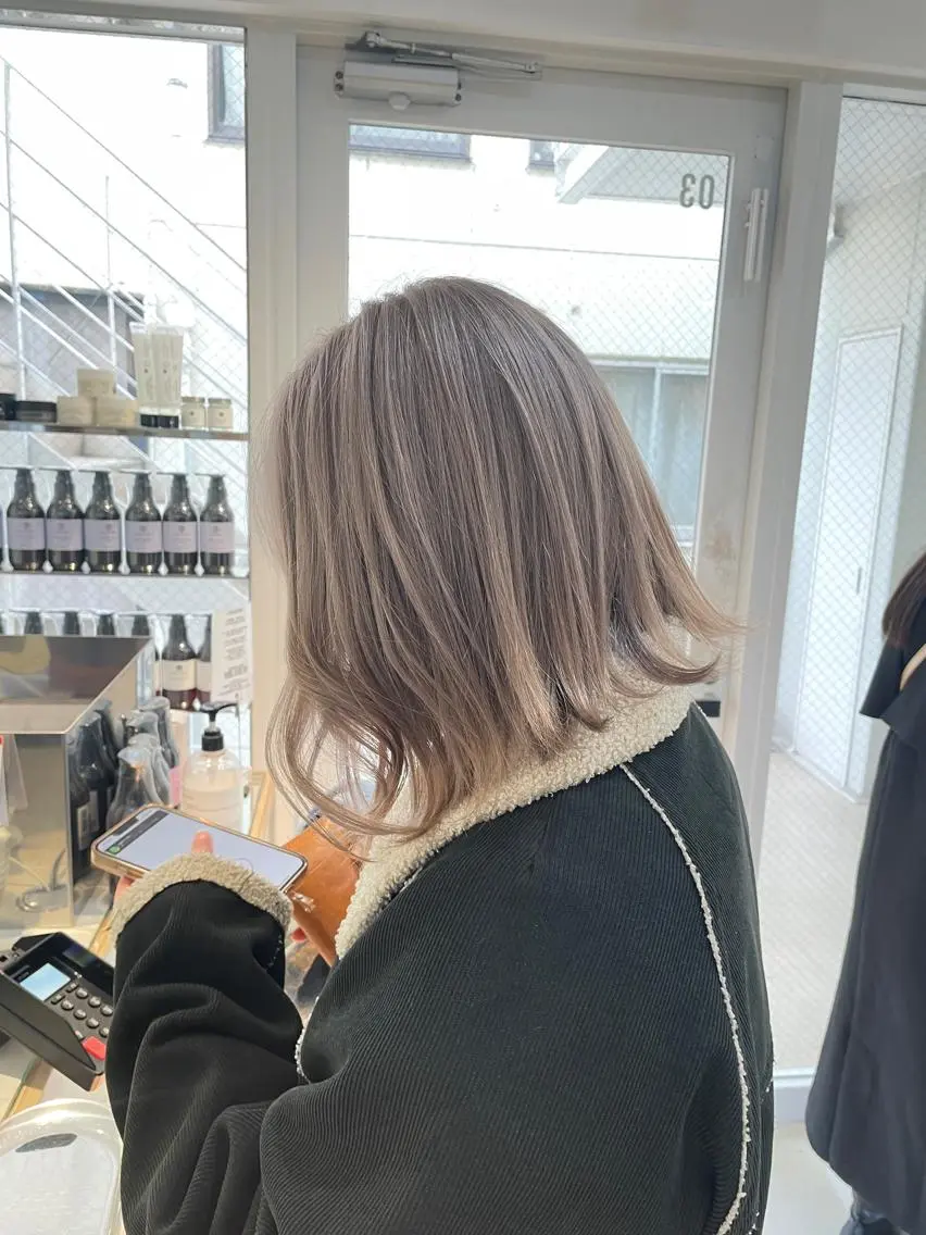 ミディアム カラー ヘアアレンジ ベージュカラー ミルクティーベージュ ヘアカラー トリートメント ヘッドスパ ヘアセット 艶カラー✨縮毛矯正✨ 翁長孝輔のヘアスタイル