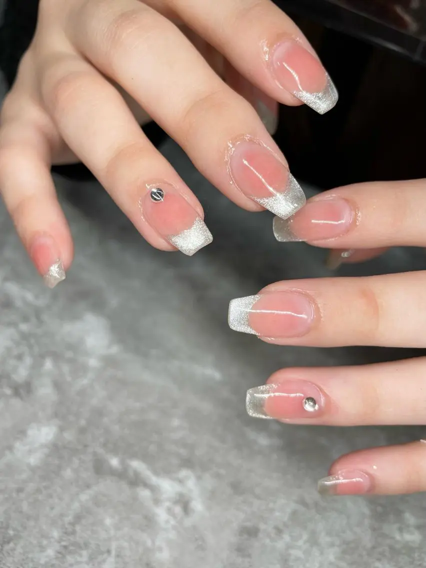ネイル フレンチネイル マグネットネイル マグネットフレンチ ハンドネイル Y's nailのネイルデザイン