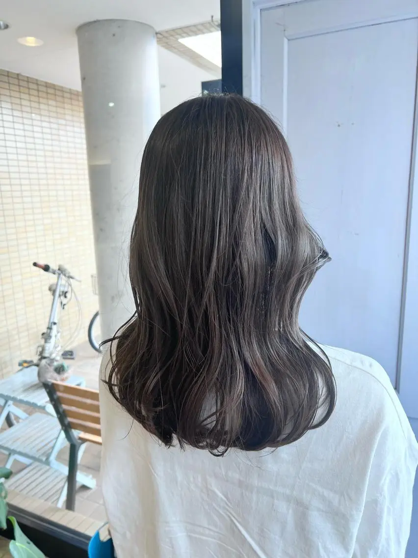 ロング カラー グレージュ ヘアカラー トリートメント ツキダテ ユイのヘアスタイル