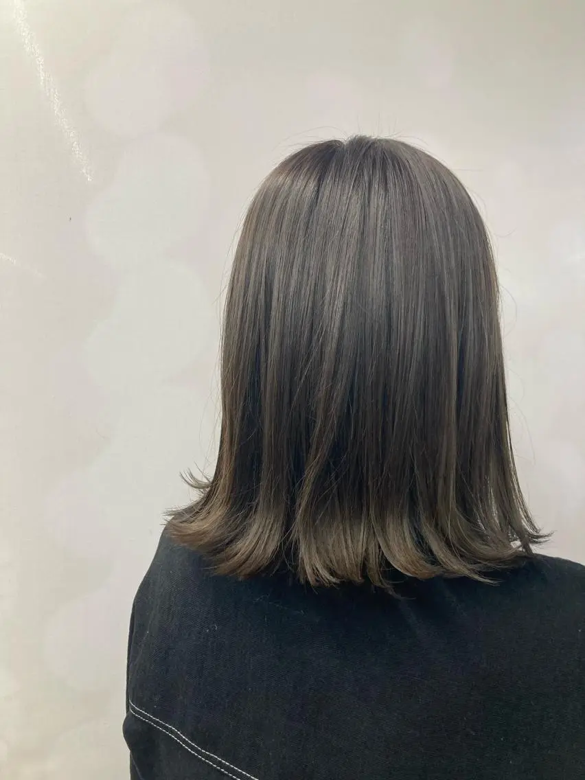 ミディアム カラー ベージュカラー グレージュ ミルクティーベージュ ヘアカラー ブリーチ&似合せボブ 田中寛十のヘアスタイル