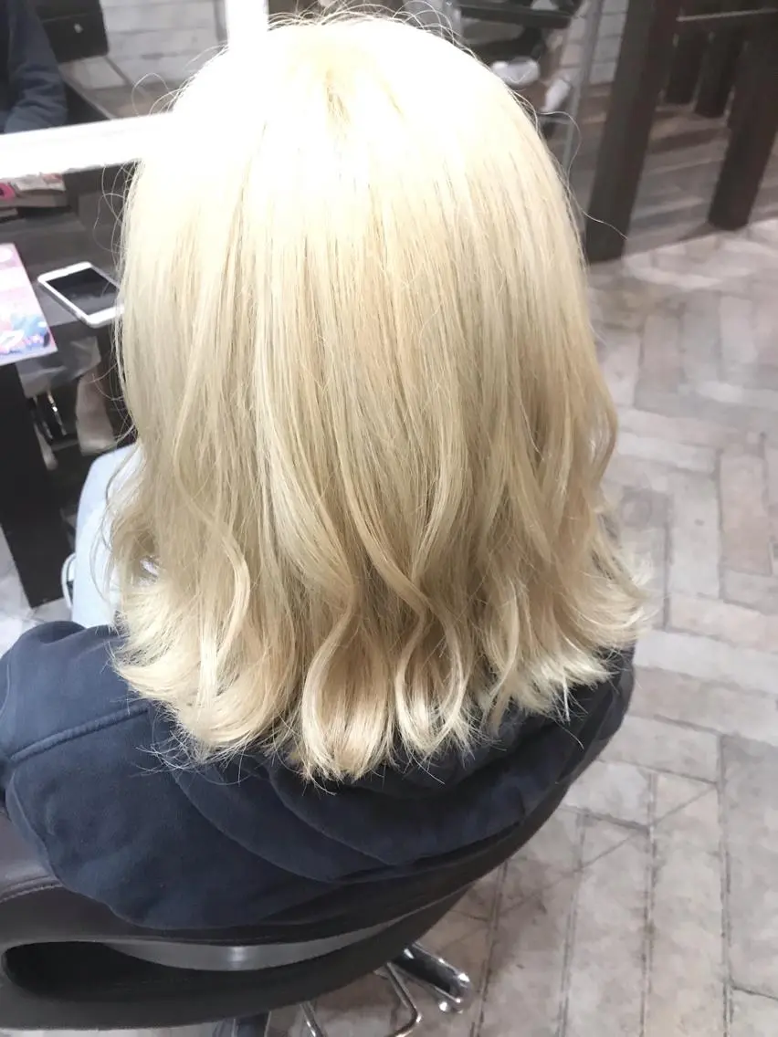 ミディアム カラー ヘアアレンジ ブロンド アイラッシュ/美容室 個室/瀬戸 一菜のヘアスタイル