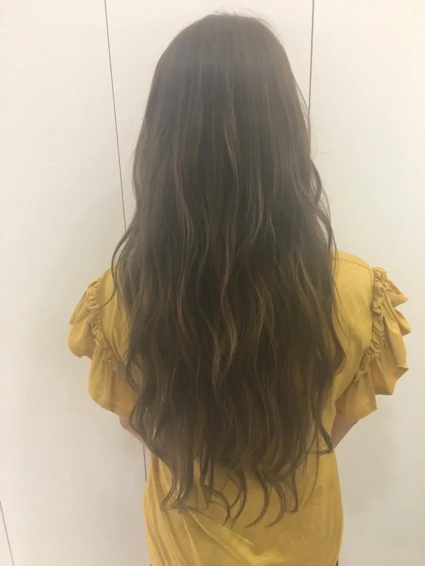 ロング カラー ベージュカラー 中西 優典のヘアスタイル