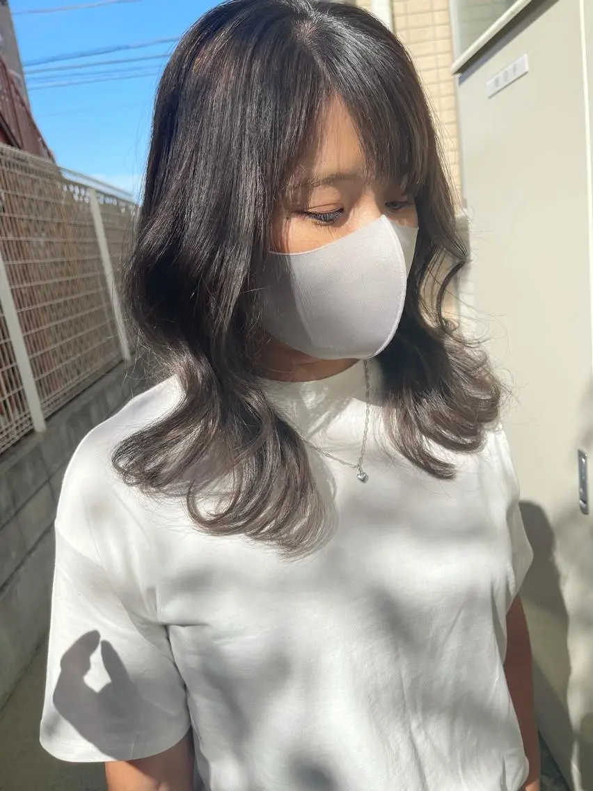セミロング アッシュ レイヤーカット トレンドパーマ 加藤菜月のヘアスタイル