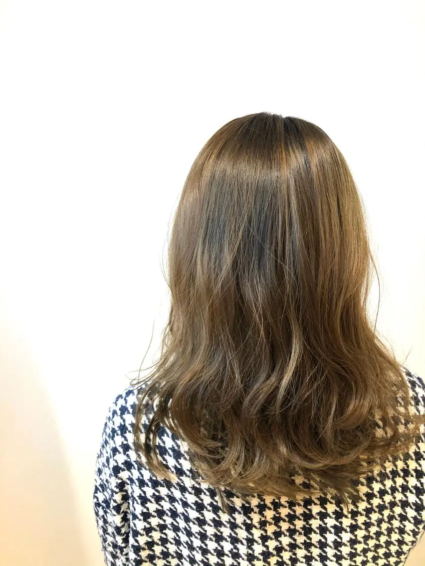 セミロング カラー ベージュカラー ミルクティーベージュ ヘアカラー トリートメント 髪質改善縮毛矯正 💎TOMOのヘアスタイル