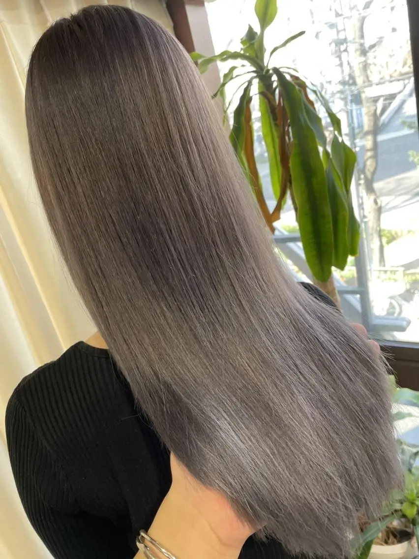 ロング カラー ブリーチ 透明感カラー グレージュ ブリーチなしカラー カット ヘアカラー トリートメント ハイトーン得意😍 Lumiereのヘアスタイル