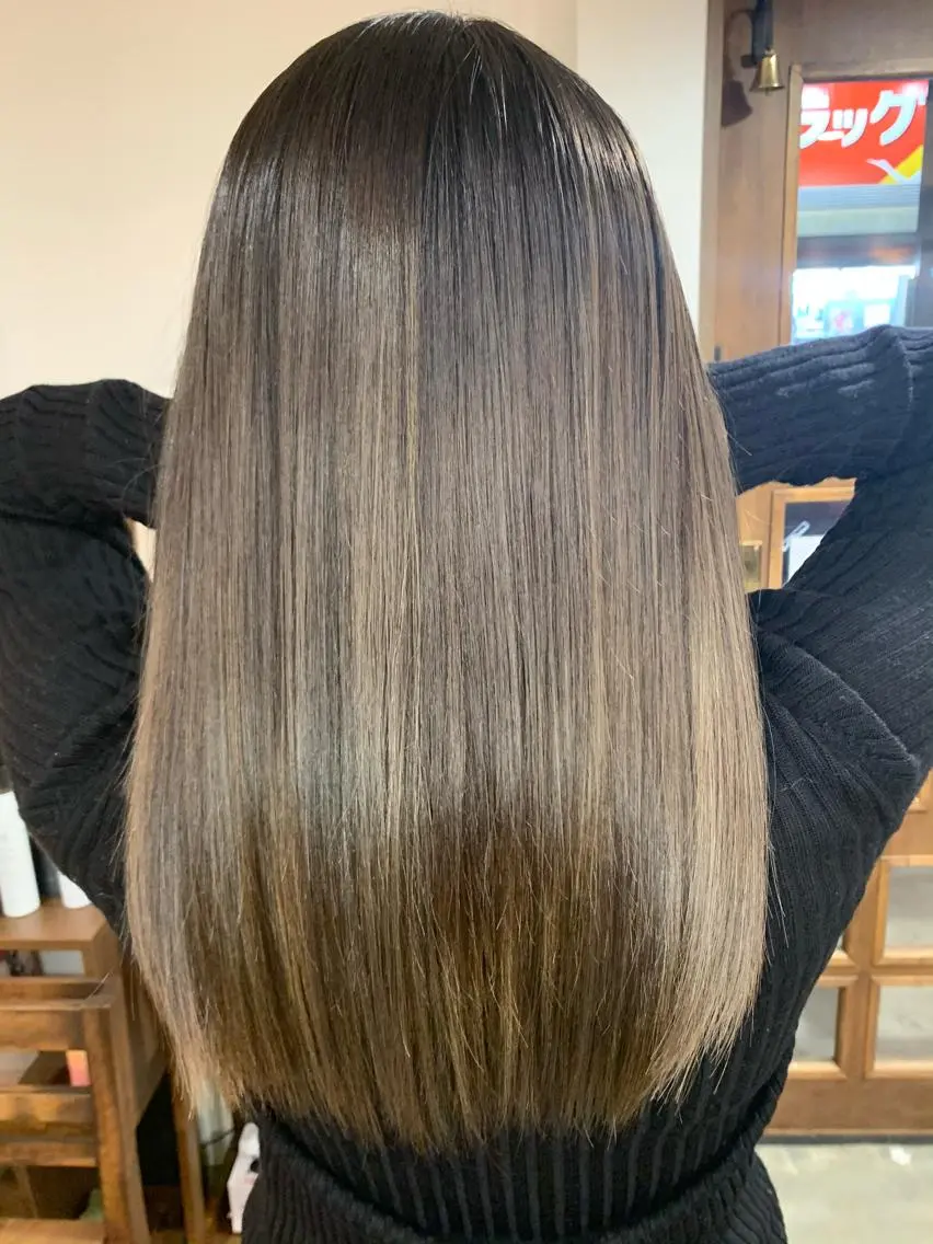 セミロング yoshihara yuukiのヘアスタイル