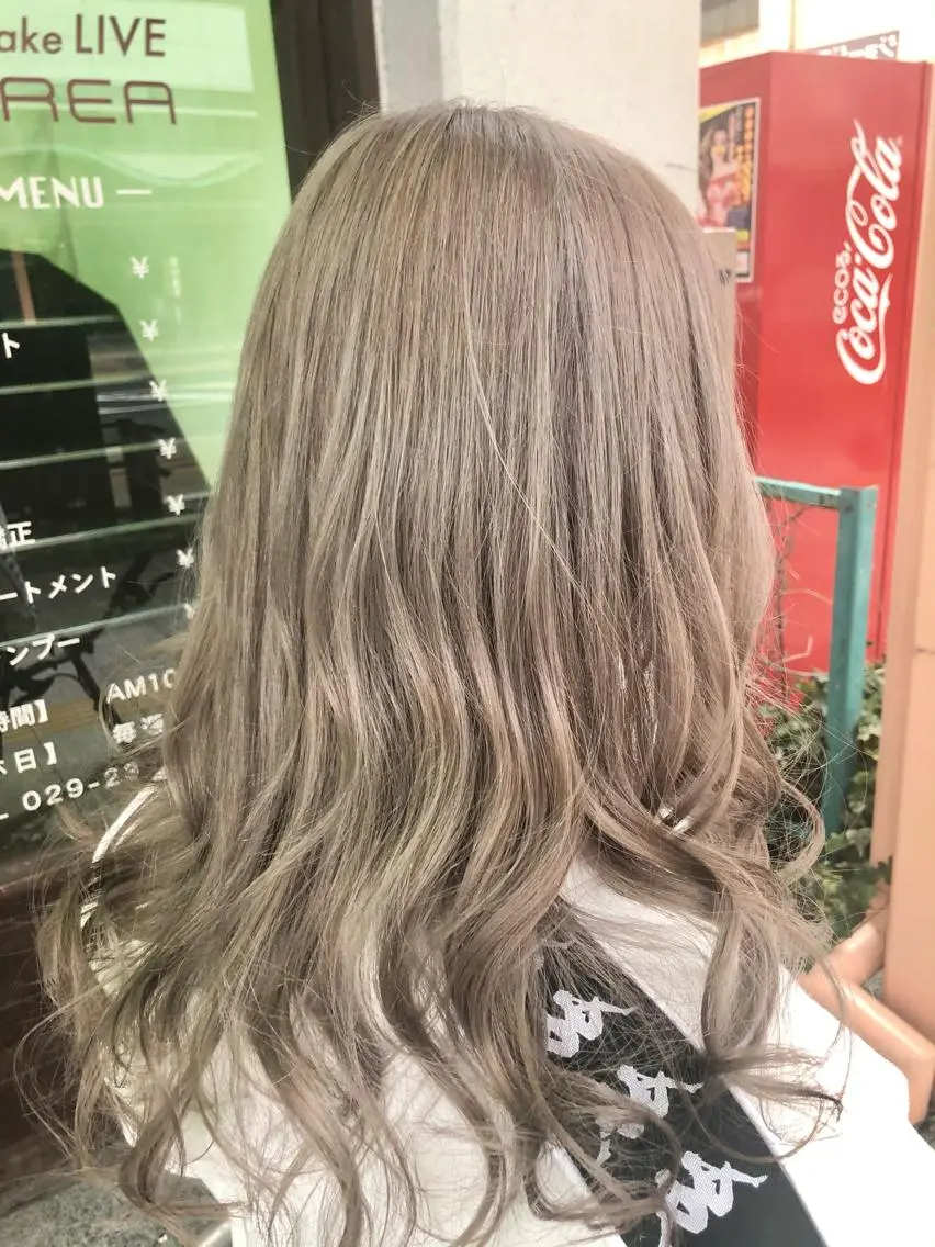カラー 最高級エクステ /羽エクステ白石宇由のヘアスタイル