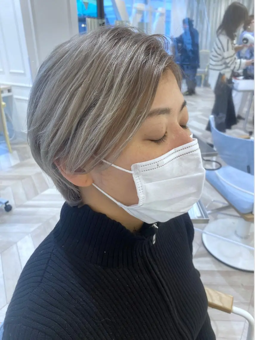 ショート カラー ブリーチ ヘアカラー トリートメント 小顔レイヤー/ ベージュ🤍Rieのヘアスタイル