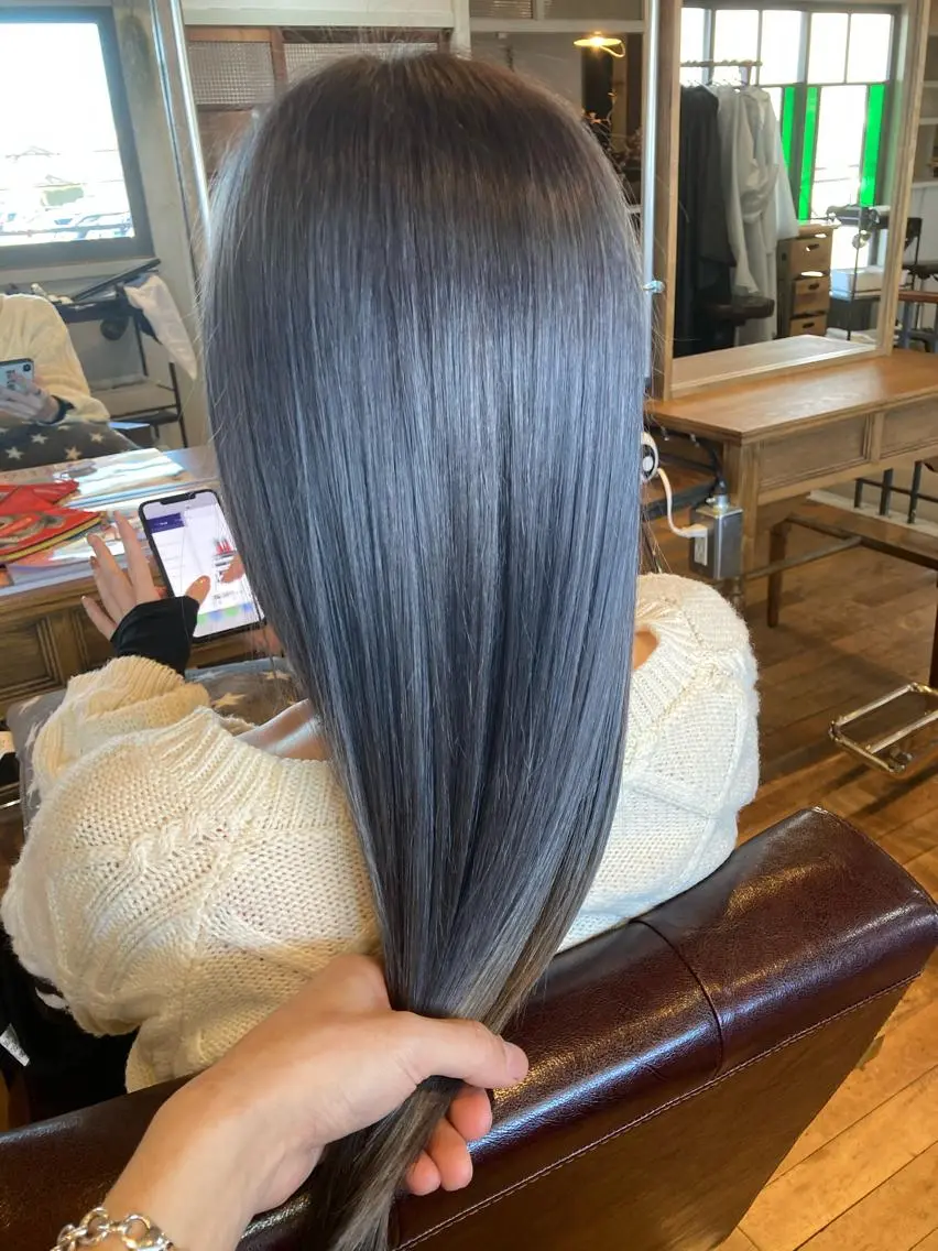 ロング タカツド ユウキのヘアスタイル
