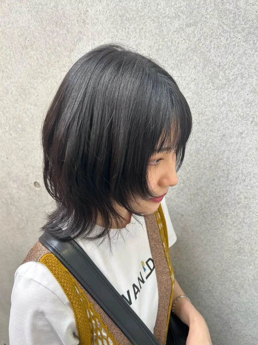 ミディアム レイヤーカット ウルフカット ウルフレイヤー 阪口 依美奈のヘアスタイル