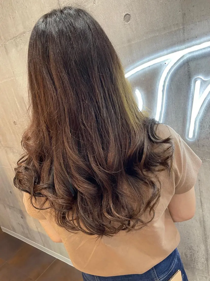 ロング カラー パーマ ヘアアレンジ メンズ キッズ ネイル マツエク・マツパ アイブロウ シールエクステ メンズバレイヤージュ メンズハイライト メンズインナーカラー メンズ韓国風 韓国/顔周り/透明感 /レイヤー/ひなたのヘアスタイル