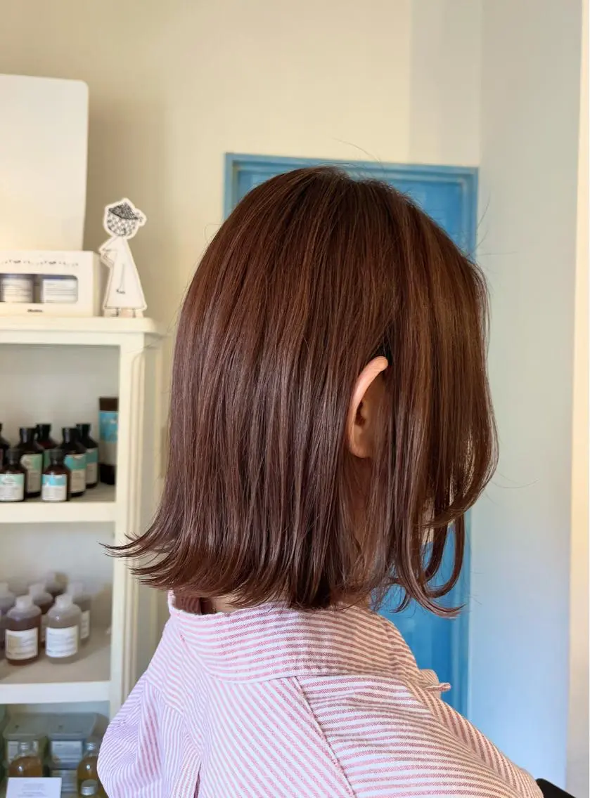 ミディアム カラー アッシュ ピンクカラー ピンクアッシュ カット ヘアカラー よこもり あいのヘアスタイル
