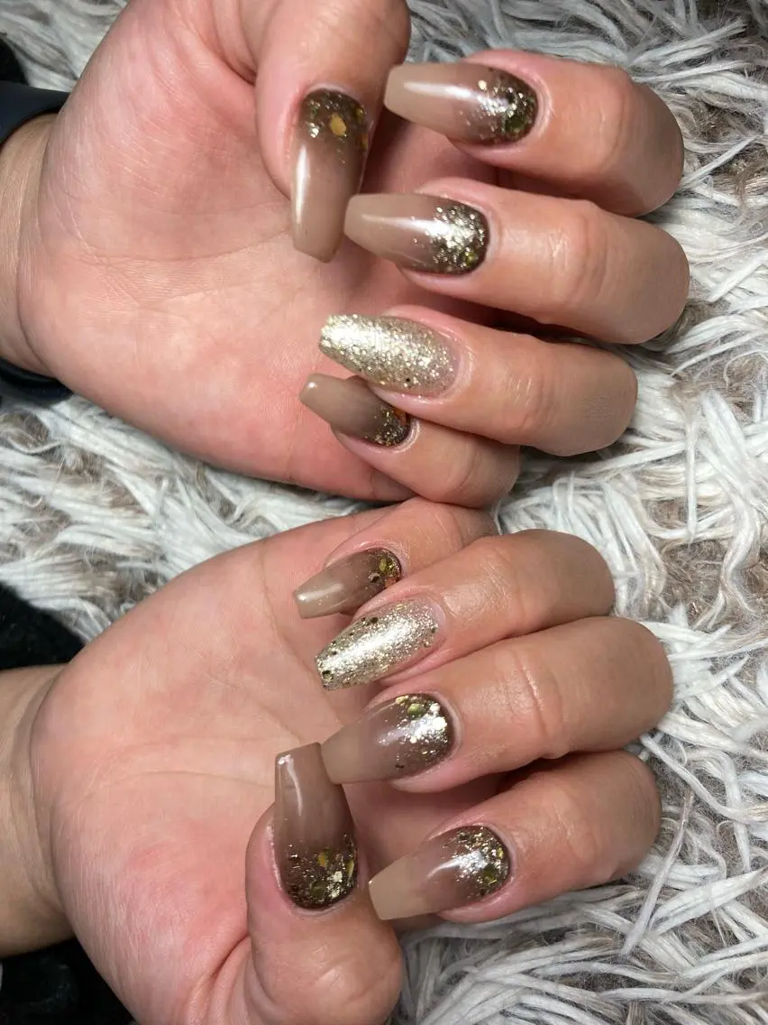 セミロング ネイル ハンドネイル フットネイル ✴︎ Delightのネイルデザイン