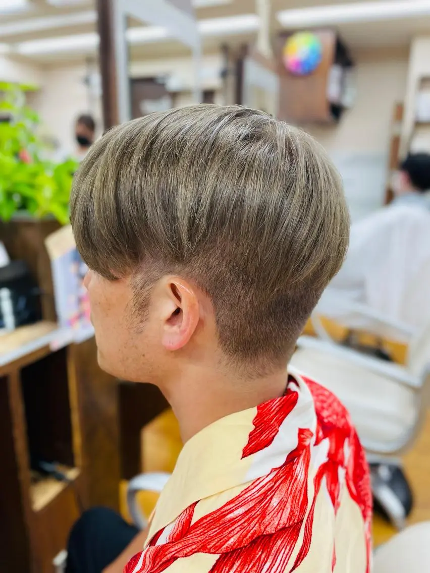 ショート カラー メンズ モヒカン ダブルカラー グレージュ ふくおか なな Toiro 武蔵小杉のヘアスタイル