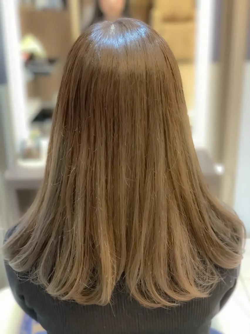 ロング カラー ベージュカラー ブリーチ ミルクティーベージュ ブリーチなしカラー 大間 礼真のヘアスタイル