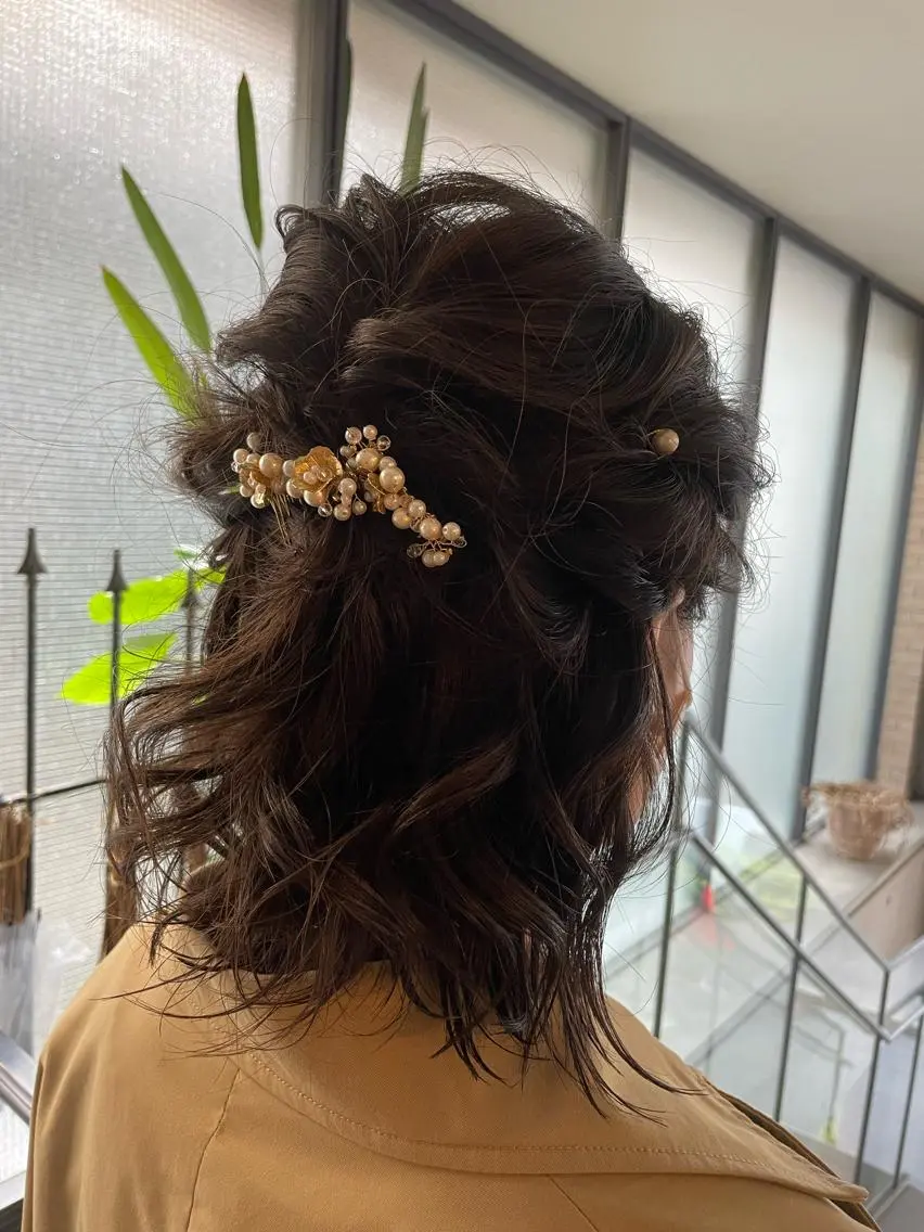 ミディアム ヘアアレンジ ハーフアップ やすだ しおりのエステ・リラクイメージ
