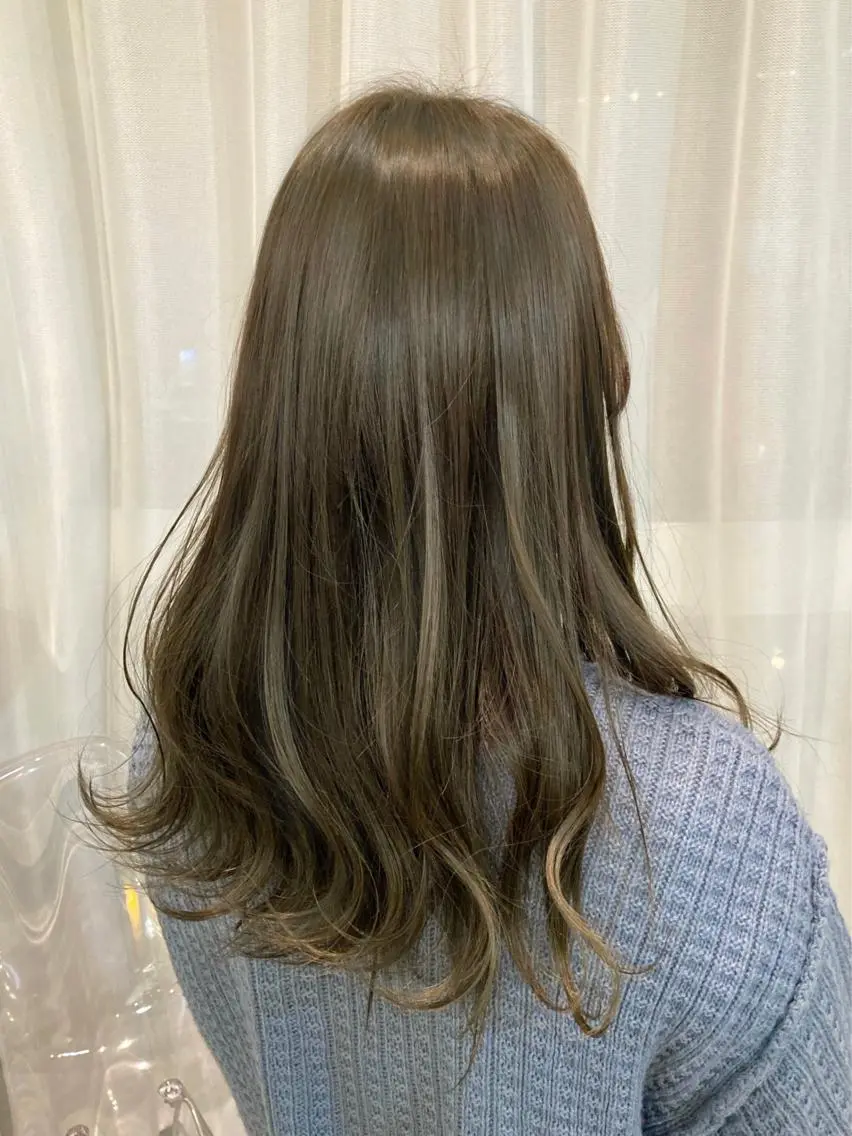 カラー ブリーチ ブリーチなしカラー オリーブカラー ヘアカラー WAWA miu🌷のヘアスタイル