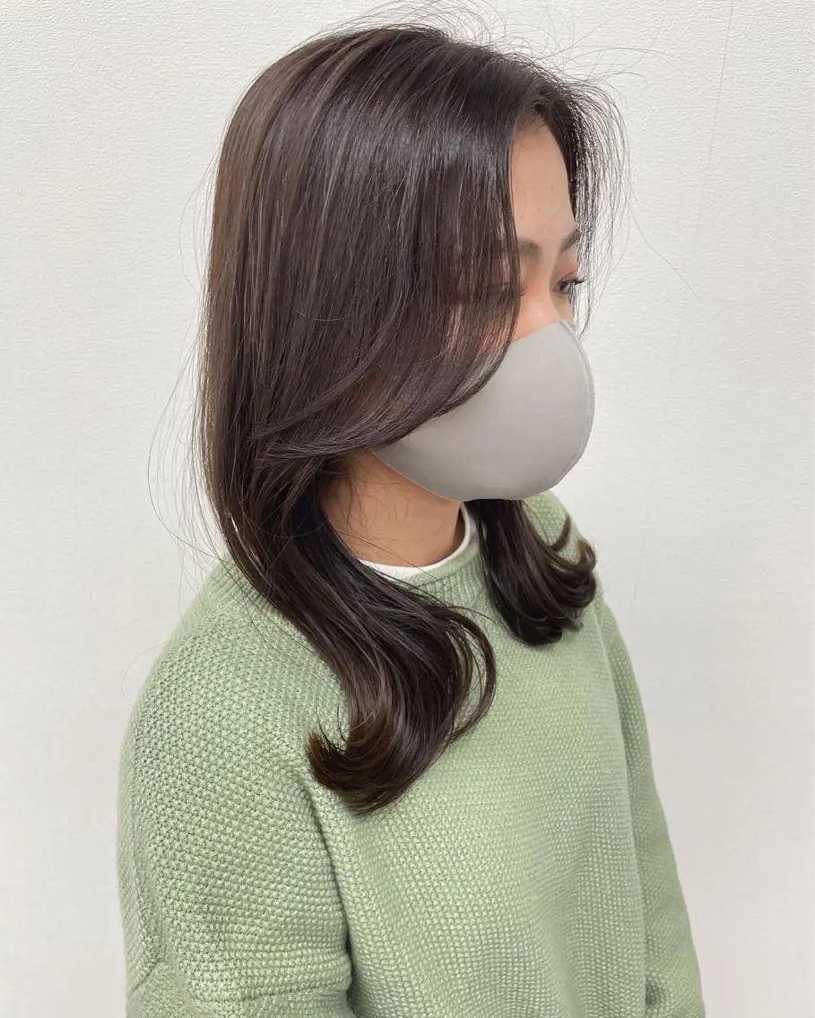 セミロング カラー ヘアアレンジ アッシュ ベージュカラー 透明感カラー 顔まわりレイヤー ヨシンモリ カット ヘアカラー トリートメント 酸性縮毛矯正🧴韓国 レイヤー/髪質改善のヘアスタイル