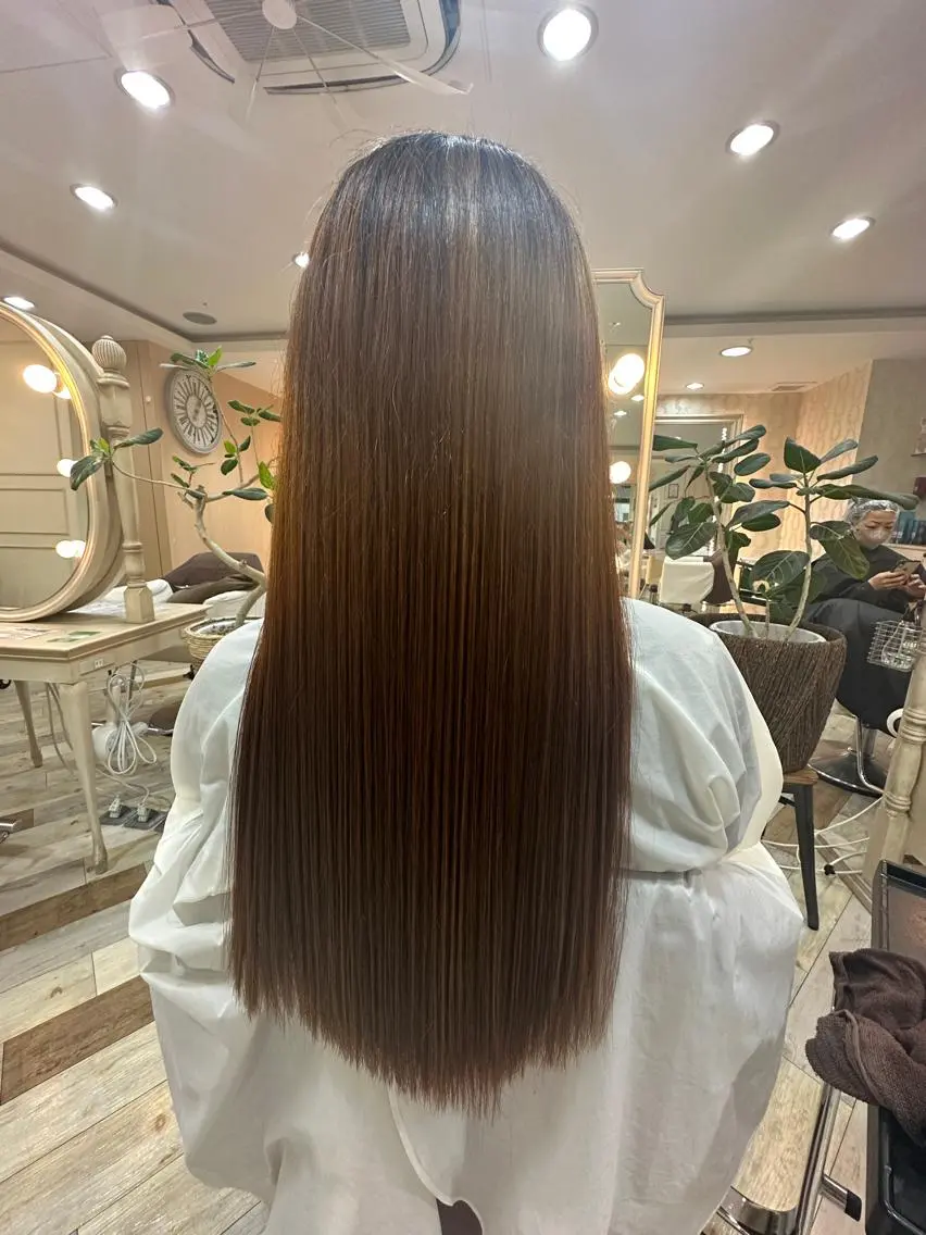 ロング カット ヘアカラー 縮毛矯正 トリートメント 月曜日空きあり‼️ 艶々カラー🩷のヘアスタイル
