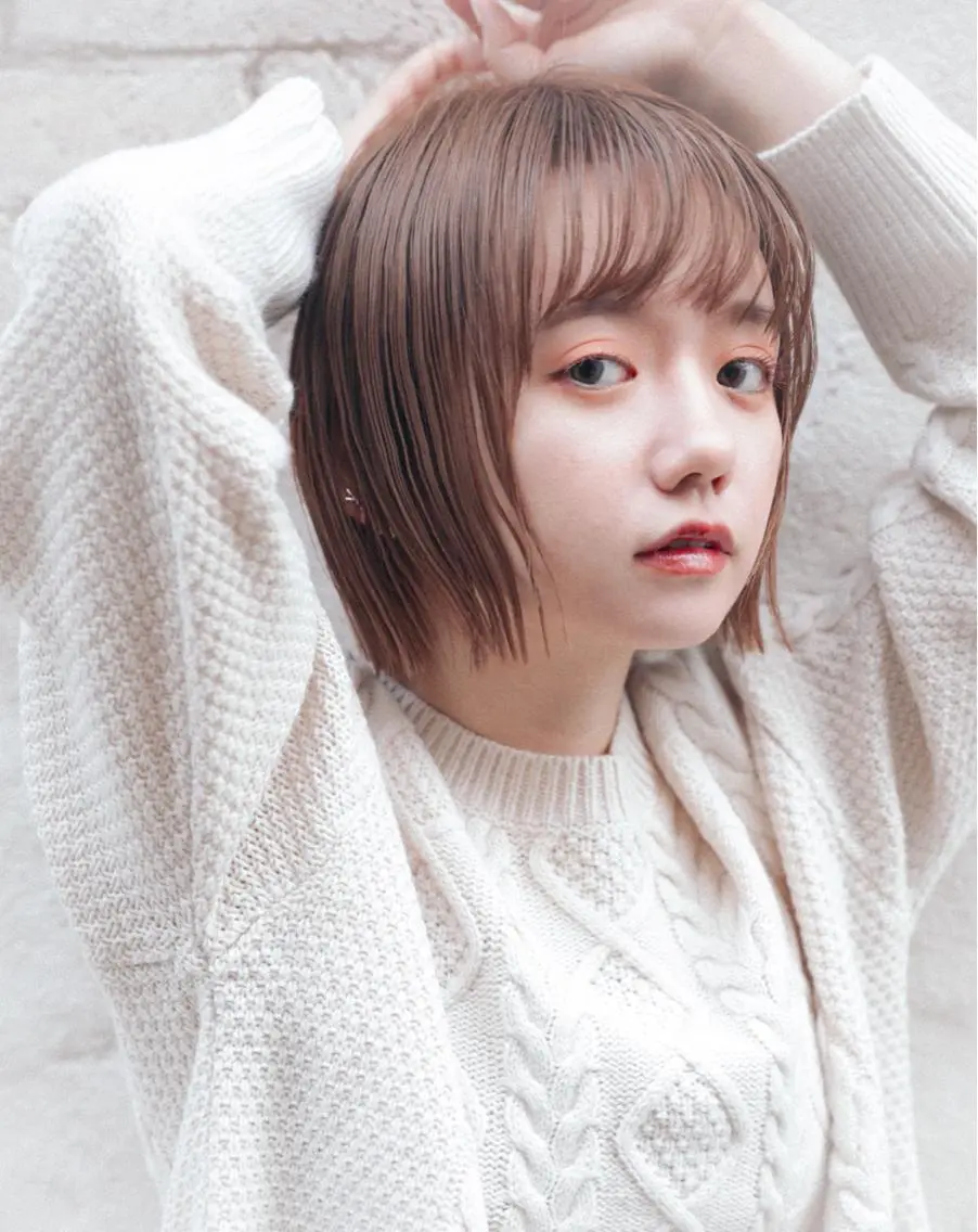 ミディアム カラー ベージュカラー ボブ レイヤーカット ハッシュレイヤー特化のヘアスタイル